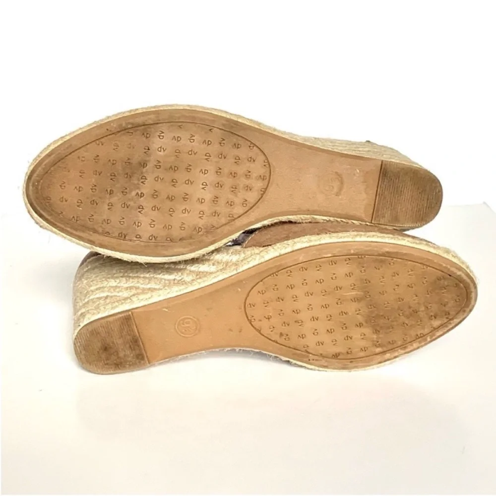 Dolce Vita Taupe Tan Espadrilles Lace Up Jute Wedge Heel Neutral Color Suede